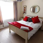 מלון Baird House *